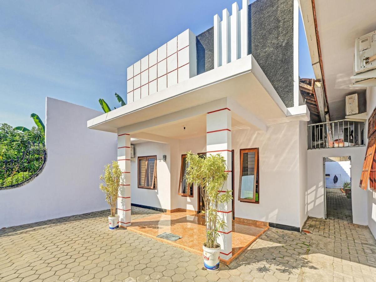 Oyo 90344 Wijayanti Hotel Banyuwangi  Kültér fotó