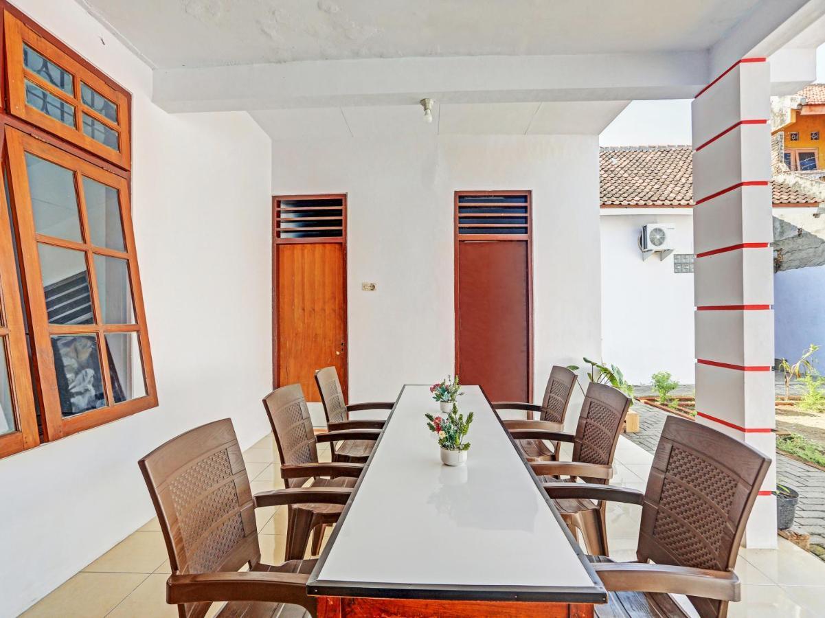 Oyo 90344 Wijayanti Hotel Banyuwangi  Kültér fotó