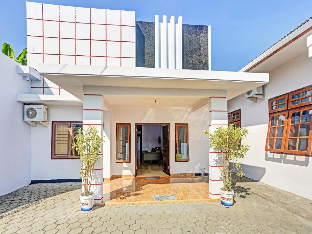 Oyo 90344 Wijayanti Hotel Banyuwangi  Kültér fotó