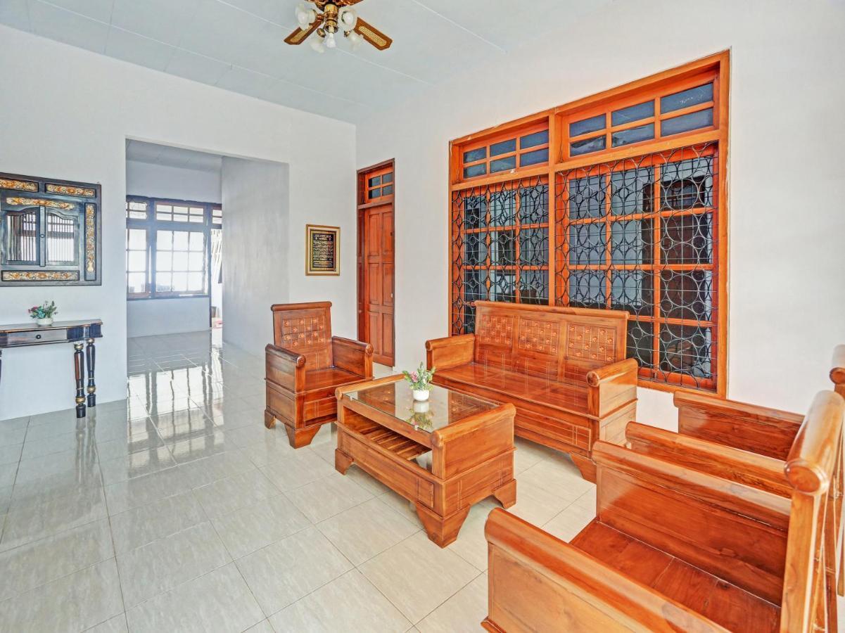 Oyo 90344 Wijayanti Hotel Banyuwangi  Kültér fotó