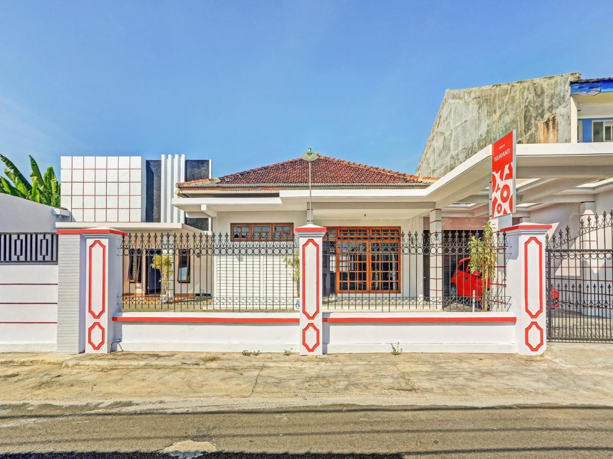 Oyo 90344 Wijayanti Hotel Banyuwangi  Kültér fotó