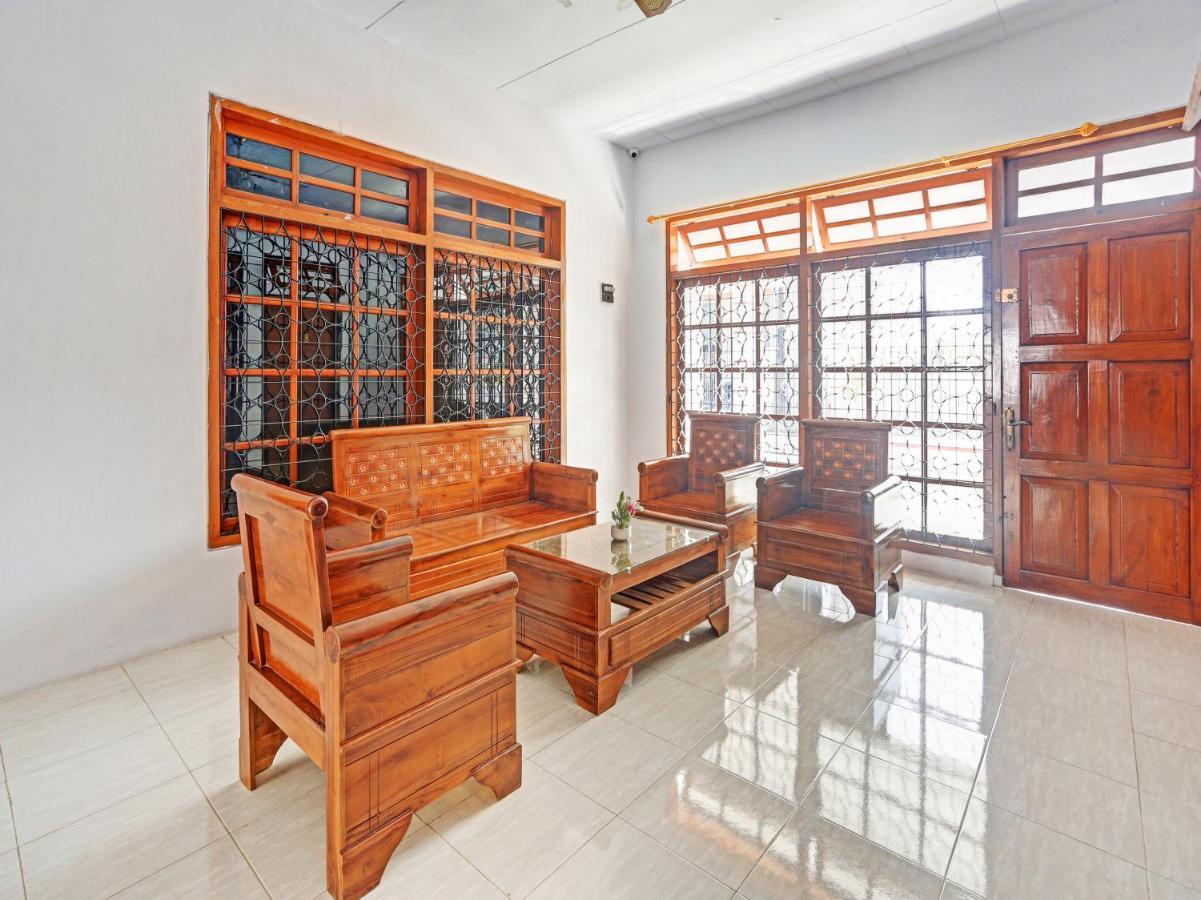 Oyo 90344 Wijayanti Hotel Banyuwangi  Kültér fotó