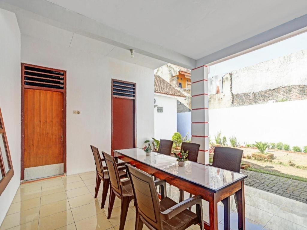 Oyo 90344 Wijayanti Hotel Banyuwangi  Kültér fotó