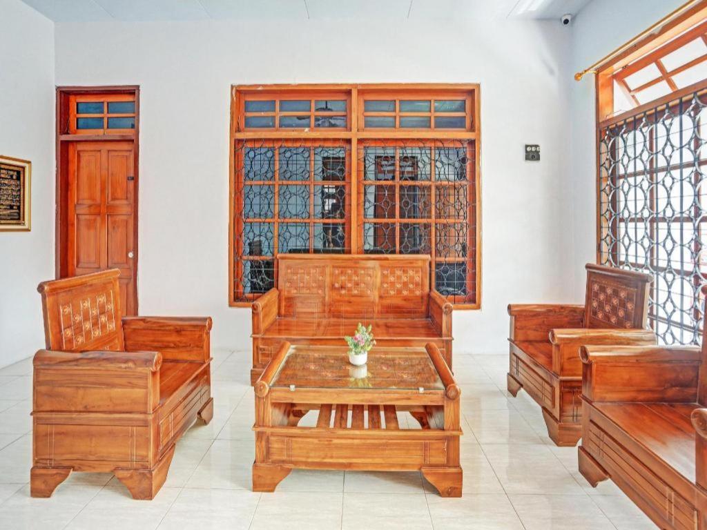 Oyo 90344 Wijayanti Hotel Banyuwangi  Kültér fotó