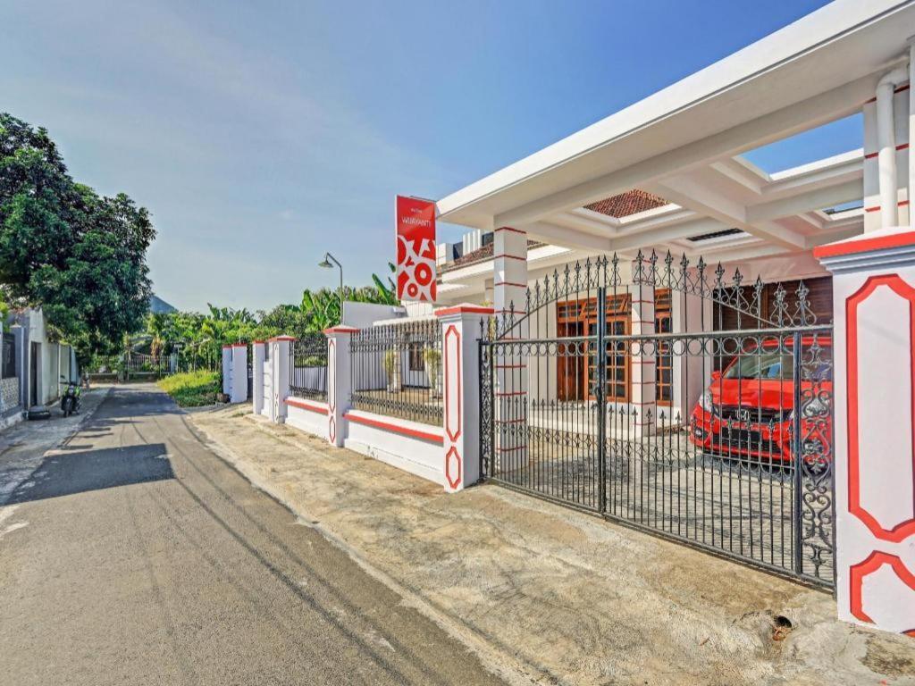 Oyo 90344 Wijayanti Hotel Banyuwangi  Kültér fotó